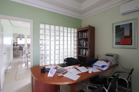 Casa à venda com 438m², 6 quartos e 3 vagasEscritório