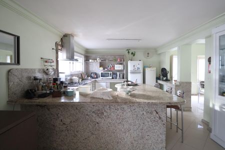 Casa à venda com 438m², 6 quartos e 3 vagasCozinha