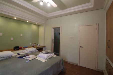 Casa à venda com 438m², 6 quartos e 3 vagasSuíte 1