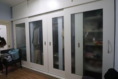 Casa à venda com 438m², 6 quartos e 3 vagasQuarto 1