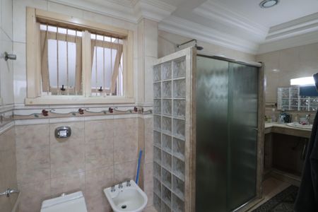 Casa à venda com 438m², 6 quartos e 3 vagasBanheiro da Suíte 1