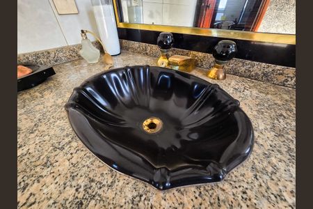 Apartamento à venda com 181m², 3 quartos e 2 vagasBanheiro Social