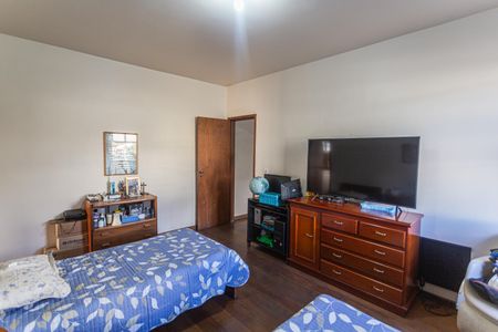 Casa à venda com 360m², 6 quartos e 5 vagasSuíte 1 no 2° Pavimento