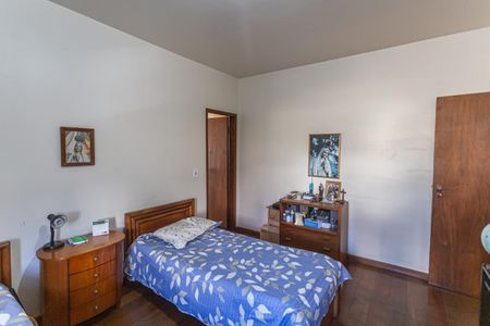 Casa à venda com 360m², 6 quartos e 5 vagasSuíte 1 no 2° Pavimento