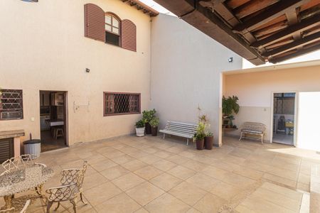 Casa à venda com 360m², 6 quartos e 5 vagasQuintal