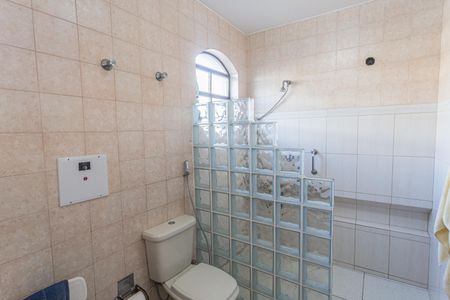 Casa à venda com 360m², 6 quartos e 5 vagasBanheiro da Suíte no 2° Pavimento