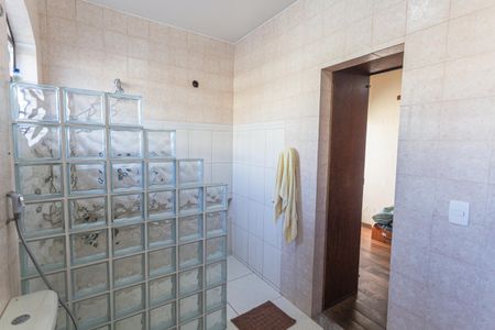 Casa à venda com 360m², 6 quartos e 5 vagasBanheiro da Suíte no 2° Pavimento