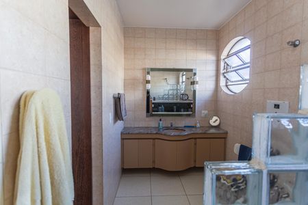 Casa à venda com 360m², 6 quartos e 5 vagasBanheiro da Suíte no 2° Pavimento