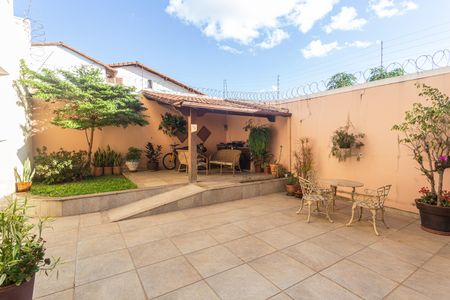 Casa à venda com 360m², 6 quartos e 5 vagasQuintal