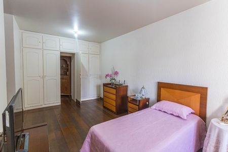 Casa à venda com 360m², 6 quartos e 5 vagasSemi-Suíte 3 no 2° Pavimento
