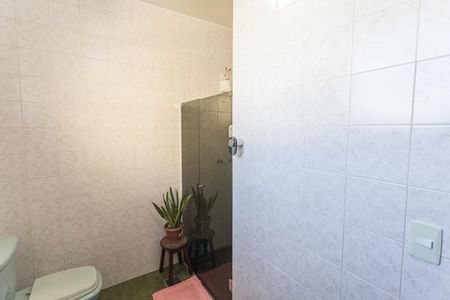 Casa à venda com 360m², 6 quartos e 5 vagasBanheiro da Semi-Suíte 2 no 2° Pavimento