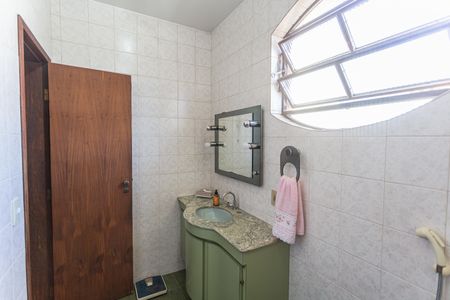 Casa à venda com 360m², 6 quartos e 5 vagasBanheiro da Semi-Suíte 2 no 2° Pavimento