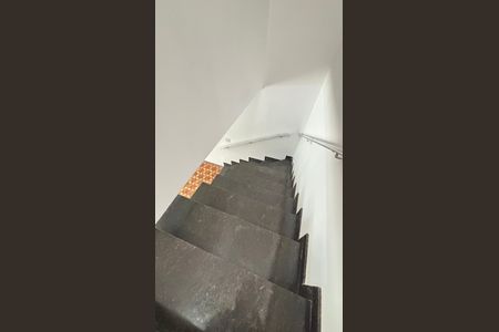 Casa à venda com 112m², 3 quartos e 1 vagaEscada