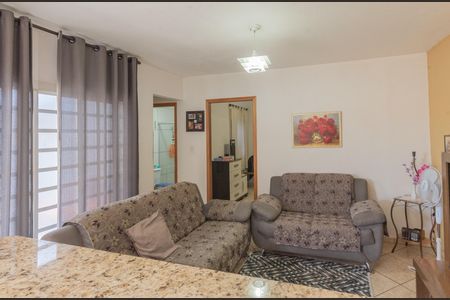 Casa à venda com 250m², 2 quartos e 2 vagasCasa 2- Sala