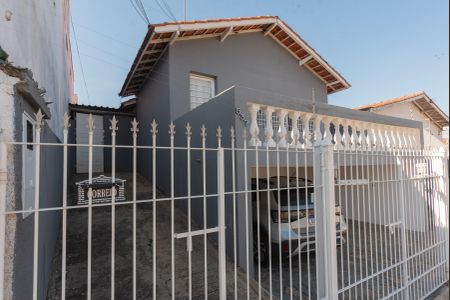 Casa à venda com 250m², 2 quartos e 2 vagasFachada 