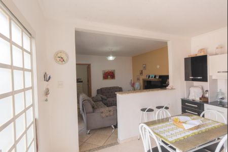 Casa à venda com 250m², 2 quartos e 2 vagasCasa 2- Cozinha