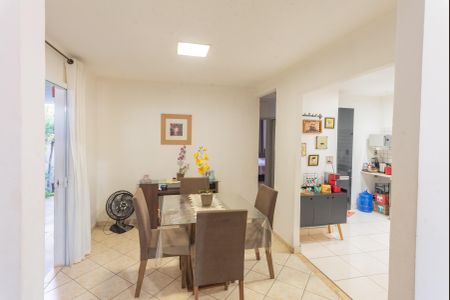 Casa à venda com 250m², 2 quartos e 2 vagasSala