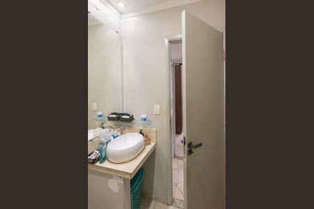 Casa à venda com 250m², 2 quartos e 2 vagasBanheiro Social