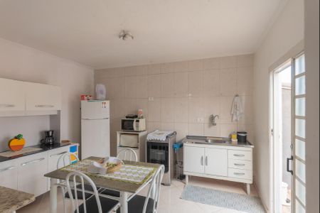 Casa à venda com 250m², 2 quartos e 2 vagasCasa 2- Cozinha