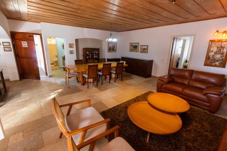 Casa à venda com 332m², 3 quartos e 6 vagas Casa à venda com 332m², 3 quartos e 6 vagasSala