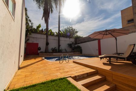 Casa à venda com 332m², 3 quartos e 6 vagas Casa à venda com 332m², 3 quartos e 6 vagasÁrea comum