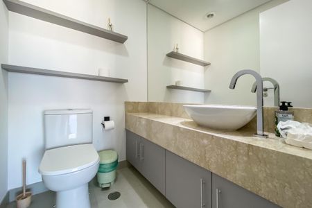 Apartamento à venda com 170m², 3 quartos e 2 vagasBanheiro de Serviço