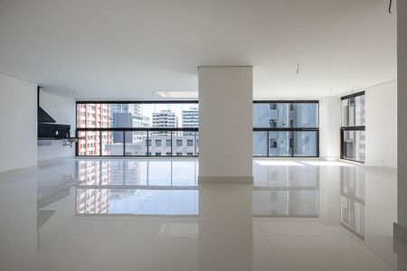 Apartamento à venda com 177m², 3 quartos e 2 vagas Apartamento à venda com 177m², 3 quartos e 2 vagasSala