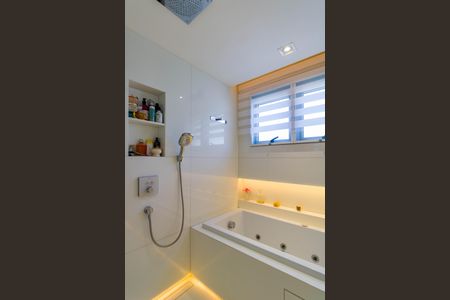 Apartamento à venda com 314m², 3 quartos e 4 vagasBanheiro da Suíte 1