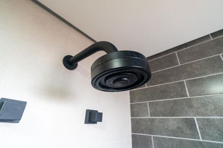 Apartamento à venda com 70m², 2 quartos e 1 vaga Apartamento à venda com 70m², 2 quartos e 1 vagaBanheiro da Suíte Detalhe