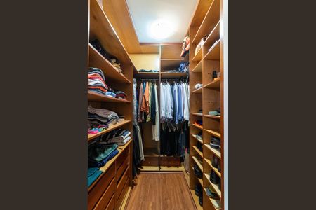 Apartamento à venda com 196m², 4 quartos e 3 vagas Apartamento à venda com 196m², 4 quartos e 3 vagasCloset da suíte 3