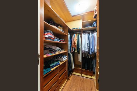 Apartamento à venda com 196m², 4 quartos e 3 vagas Apartamento à venda com 196m², 4 quartos e 3 vagasCloset da suíte 3