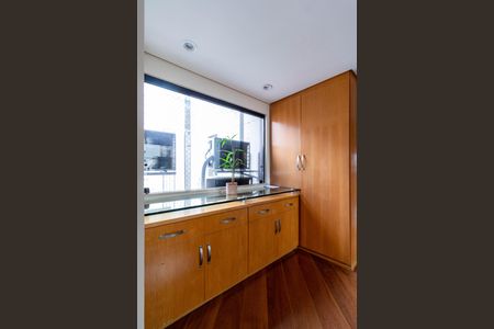 Apartamento à venda com 196m², 4 quartos e 3 vagas Apartamento à venda com 196m², 4 quartos e 3 vagasEscritório