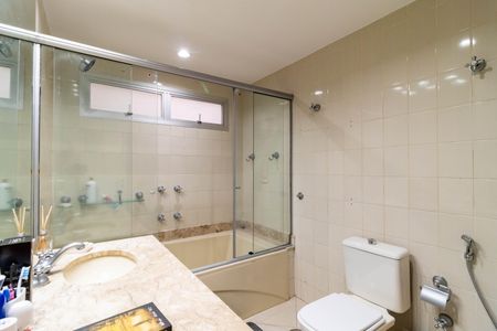 Apartamento à venda com 196m², 4 quartos e 3 vagas Apartamento à venda com 196m², 4 quartos e 3 vagasBanheiro da Suíte 3