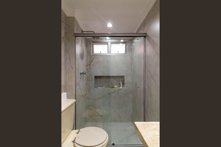 Apartamento à venda com 196m², 4 quartos e 3 vagas Apartamento à venda com 196m², 4 quartos e 3 vagasBanheiro da Suíte 2