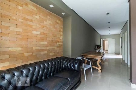 Apartamento à venda com 196m², 4 quartos e 3 vagas Apartamento à venda com 196m², 4 quartos e 3 vagasHall social