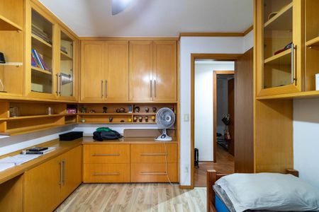 Apartamento à venda com 196m², 4 quartos e 3 vagas Apartamento à venda com 196m², 4 quartos e 3 vagasQuarto