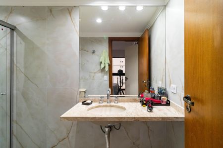 Apartamento à venda com 196m², 4 quartos e 3 vagas Apartamento à venda com 196m², 4 quartos e 3 vagasBanheiro da Suíte 2