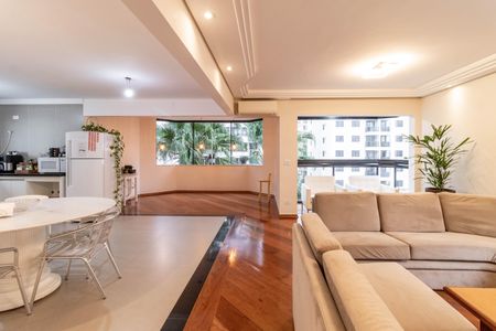 Apartamento à venda com 196m², 4 quartos e 3 vagas Apartamento à venda com 196m², 4 quartos e 3 vagasSala