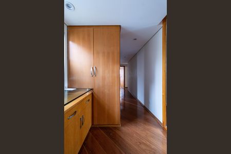 Apartamento à venda com 196m², 4 quartos e 3 vagas Apartamento à venda com 196m², 4 quartos e 3 vagasEscritório