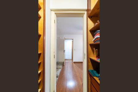 Apartamento à venda com 196m², 4 quartos e 3 vagas Apartamento à venda com 196m², 4 quartos e 3 vagasCloset da suíte 3