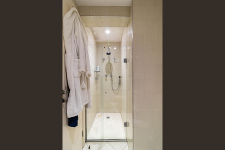 Apartamento à venda com 196m², 4 quartos e 3 vagas Apartamento à venda com 196m², 4 quartos e 3 vagasBanheiro da Suíte 1