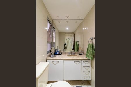 Apartamento à venda com 196m², 4 quartos e 3 vagas Apartamento à venda com 196m², 4 quartos e 3 vagasBanheiro da Suíte 1