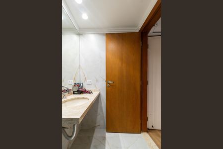 Apartamento à venda com 196m², 4 quartos e 3 vagas Apartamento à venda com 196m², 4 quartos e 3 vagasBanheiro da Suíte 2