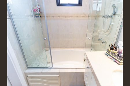 Apartamento à venda com 125m², 3 quartos e 3 vagas Apartamento à venda com 125m², 3 quartos e 3 vagasBanheiro da Suíte 1