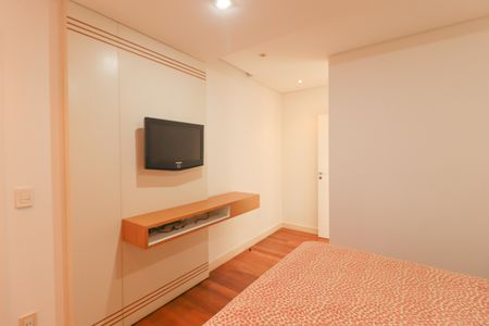 Casa de condomínio à venda com 410m², 4 quartos e 5 vagas Casa de condomínio à venda com 410m², 4 quartos e 5 vagasSuíte 1