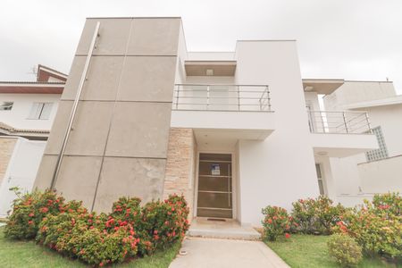 Casa de condomínio à venda com 410m², 4 quartos e 5 vagas Casa de condomínio à venda com 410m², 4 quartos e 5 vagasFachada