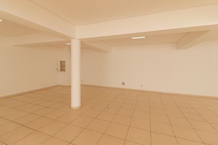 Casa de condomínio à venda com 410m², 4 quartos e 5 vagas Casa de condomínio à venda com 410m², 4 quartos e 5 vagasÁrea comum