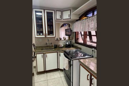 Casa à venda com 3 quartos, 125m² em Vila Liviero, São Paulo