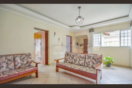 Casa à venda com 4 quartos, 252m² em Vila das Merces, São Paulo