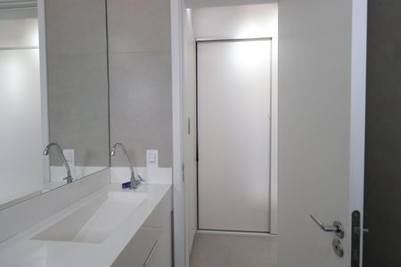 Apartamento à venda com 78m², 2 quartos e 2 vagasBanheiro da Suíte